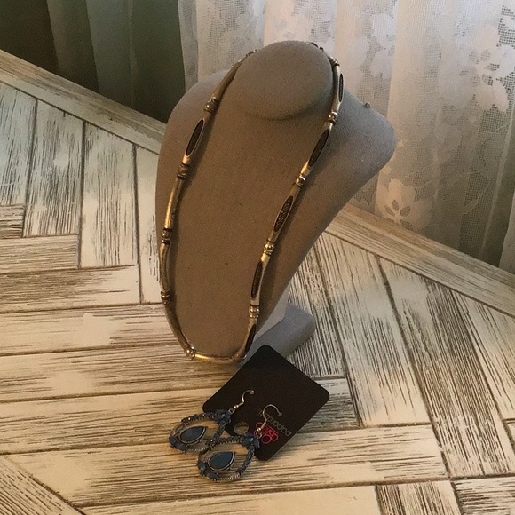 Set of necklace & earrings - Picture 2 of 7